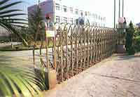 Sliding extension gate